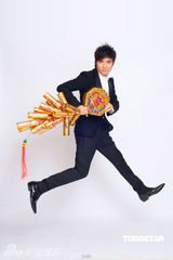 幻灯图：阿娇古巨基拜大年 祝愿网友虎年红红火火