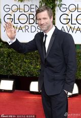 组图：阿伦-艾克哈特现身金球红毯型男范儿十足