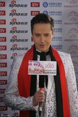 高清：Vitas李玉刚黑妮网络春晚现场飙高音