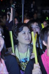 高清图：李宇春个唱成催泪弹 谢霆锋重弹吉他落泪