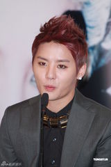 组图：金俊秀即将唱响香江 期待购物欣赏海景