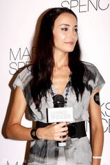 组图：廖碧儿低胸性感 Lisa S.想隆胸吴彦祖反对