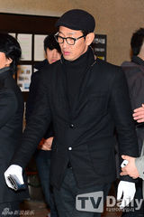 组图：韩自杀歌手金智勋出殡 金昌烈金锡民送行