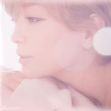 组图：滨崎步白纱唯美写真 衣带渐宽性感露香肩