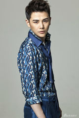 组图：型男孙坚大片曝光 时尚复古变优雅绅士