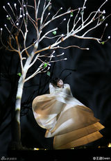 组图：小彩旗自制点心纹身特别 童年萌照可爱