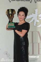 组图：《桃姐》举行庆功宴 众主创到场庆祝