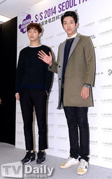 组图：CNBLUE李正信姜敏赫等亲临首尔时装周