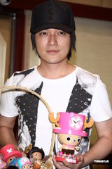 组图：丁当邀冠佑来个唱尬舞 怪兽高喊要退出