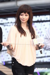 组图：徐若瑄自称热恋中 不跟风女星玩闪婚 