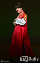 组图：SJ圭贤徐贤演绎《月亮怀抱太阳》帝妃恋