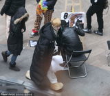 组图：杨幂片场频咳嗽 陈学冬黄发大棉鞋卖萌