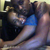 组图：惠特尼女儿与养子订婚 亲密合影曝光