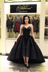 组图：脱衣舞娘蒂塔-万提斯亮相 半裸胸秀雪乳