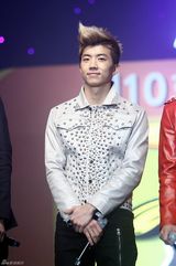 高清组图：韩团2PMT-ara等募捐活动劲歌热舞