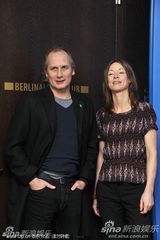 高清：《嗜睡病》媒体发布会 简妮-席丽获导演护花