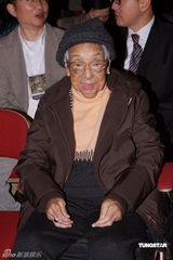 高清图：陈宝珠母亲看女儿演出晕倒 经抢救无效去世