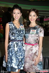 组图：邓丽欣回归港发展 男友方力申相随