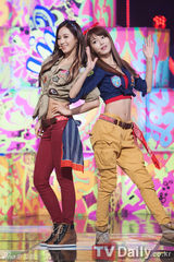 组图：少女时代性感俏舞《MCD》蝉联冠军