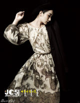 组图：秦海璐变身复古美妇 封面大片曝光