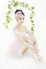 组图：张舒媛浪漫纯美写真 芭蕾公主气质优雅