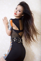 高清图：陈紫函全新OL写真 多剧上档抢占暑期档 