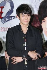 组图：汪东城当人体模特 模仿蒙娜丽莎惟妙惟肖