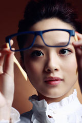 组图：张梦最新写真 诠释都市佳丽新形象