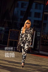 明星爱街拍：蔡健雅暖色街拍 与自己的时尚对话