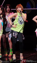 组图：EXO等亮相《M！Countdown》Busker夺冠