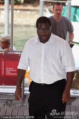 组图：《羞耻》发布会 迈克尔·法斯宾德休闲亮相