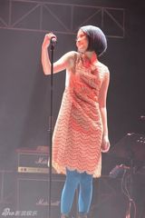 组图：蔡健雅杨乃文徐佳莹开唱 演绎三色浪漫