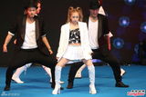 板野友美劲歌热舞High翻天 三浦春马玩“快闪”