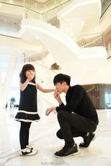 组图：18岁最萌年龄差兄妹走红 哥哥阳光帅气