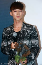 高清图：张佑赫签约华谊欲重组HOT 想跟周杰伦合作