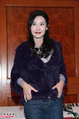 组图：艳星叶玉卿被爆复出还债 浓妆澄清未破产