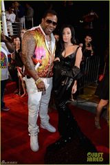 组图：MTV红毯女星水果姐秀牙套ladygaga扮人鱼