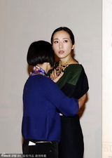 组图：韩雪遭半裸男猛扑 被吓花容失色脸色惨白