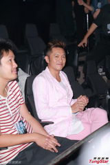 组图：古惑仔五子开唱显本色 伊健小春示爱太太