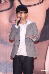 组图：胡夏趁胜追击推新辑 戴爱玲为其发片站台