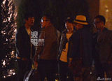 组图：潘粤明深夜与友泡吧 助理开车送回家