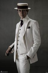 组图：《乱世书香》曝造型 吴秀波张嘉译演父子