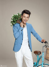 组图：孙坚夏日阳光写真 显清新文艺气质