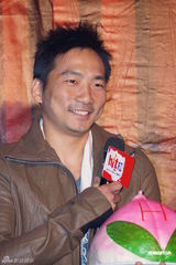 组图：五月天庆电台15周年 Hebe大方送黄金麦