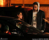 组图：暮光女与男友庆23岁生日 帕丁森潮范抢镜