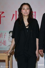 组图：刘心悠为话剧彩排 称难以容忍二奶现象