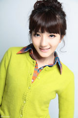 组图：白卉子荧光撞色写真 显清新俏皮本色