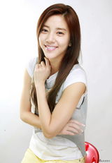 高清图：孙谭菲接受采访 甜美清纯如邻家女孩