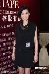 组图：佘诗曼出席商业活动否认和吴卓羲相约吃饭