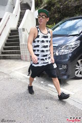 组图：陈小春为爱妻送早餐 提起儿子好心情